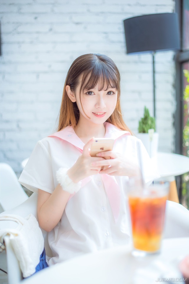 世界并不会对你温柔以待，上帝也不会对你特殊照顾，但我会。